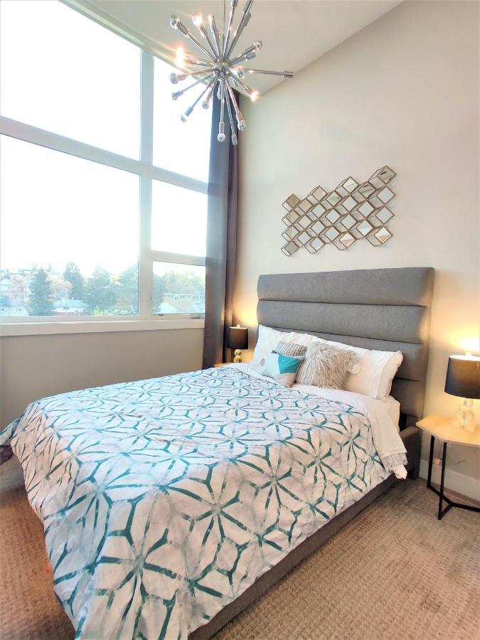 Monki Di Executive Suites - Glas - Luxury Inner City Home 3 Min To Downtown W Private Rooftop Patio Fireplace 卡加利 外观 照片