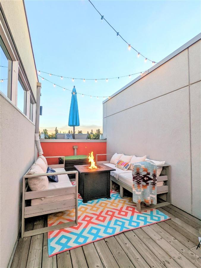 Monki Di Executive Suites - Glas - Luxury Inner City Home 3 Min To Downtown W Private Rooftop Patio Fireplace 卡加利 外观 照片