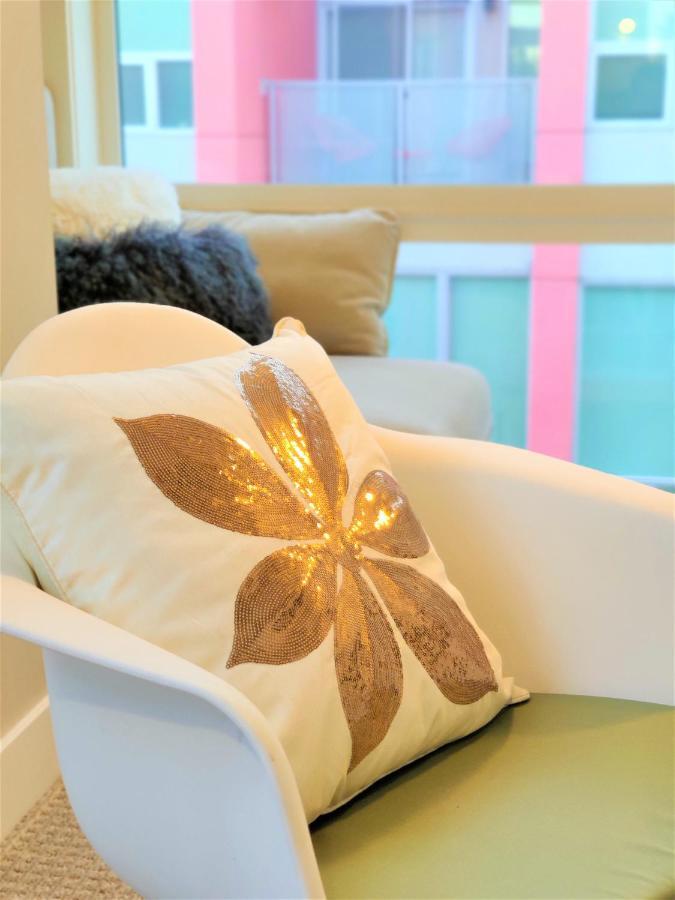 Monki Di Executive Suites - Glas - Luxury Inner City Home 3 Min To Downtown W Private Rooftop Patio Fireplace 卡加利 外观 照片