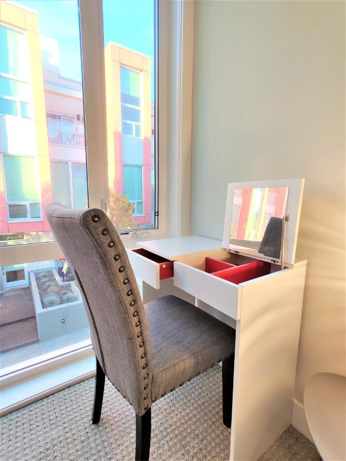 Monki Di Executive Suites - Glas - Luxury Inner City Home 3 Min To Downtown W Private Rooftop Patio Fireplace 卡加利 外观 照片