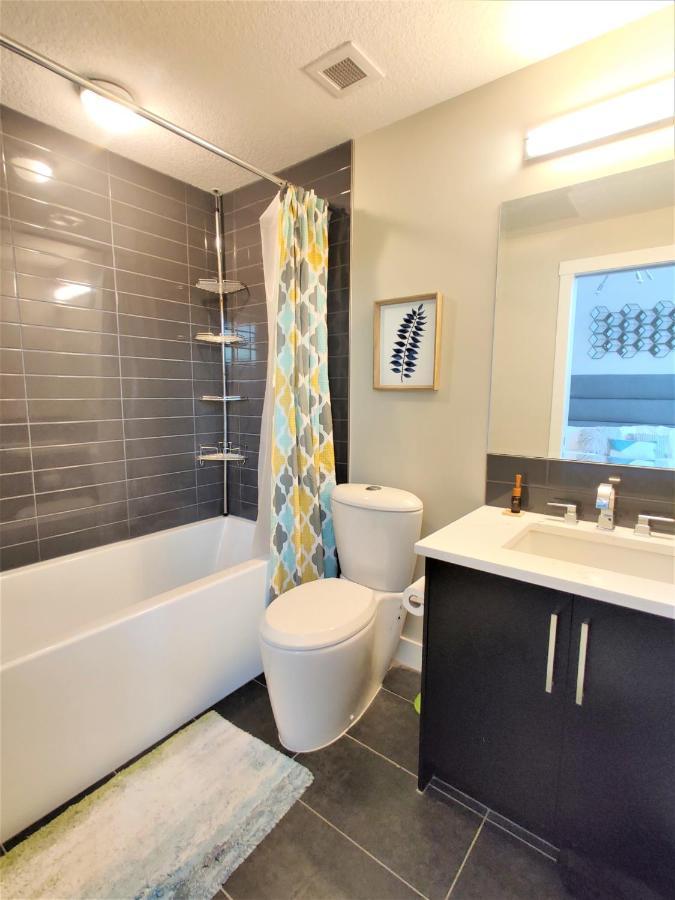 Monki Di Executive Suites - Glas - Luxury Inner City Home 3 Min To Downtown W Private Rooftop Patio Fireplace 卡加利 外观 照片