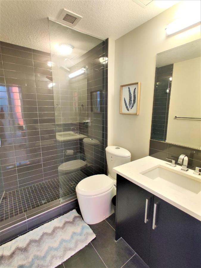 Monki Di Executive Suites - Glas - Luxury Inner City Home 3 Min To Downtown W Private Rooftop Patio Fireplace 卡加利 外观 照片