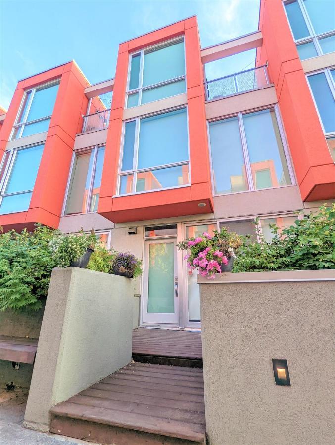 Monki Di Executive Suites - Glas - Luxury Inner City Home 3 Min To Downtown W Private Rooftop Patio Fireplace 卡加利 外观 照片